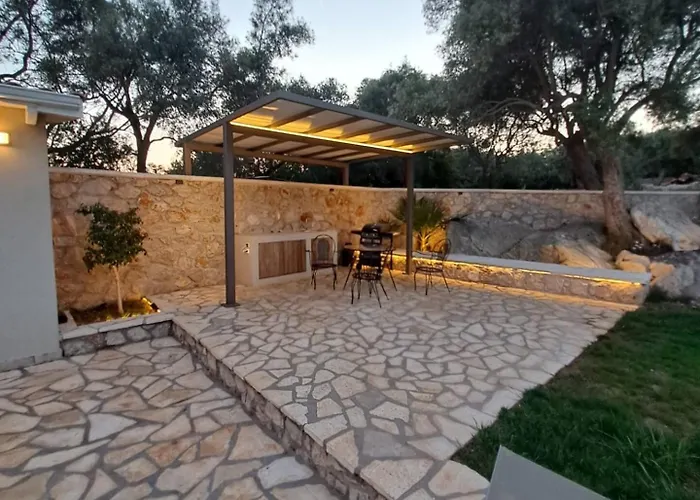 בית נופש Lefkolia Retreat סיבוטה